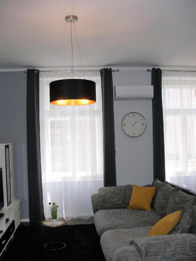 Appartement Apartman Neverin à Rijeka Extérieur photo